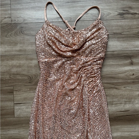Morgan & Co. Cowl Neck Sequin Crossback Body-Con Gown Gold Dress Sz Jr 9 (6) - Picture 11 of 16